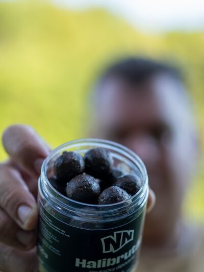 Dipované boilies Halibrutál HNV (Halibut + 3 rybie múčky)