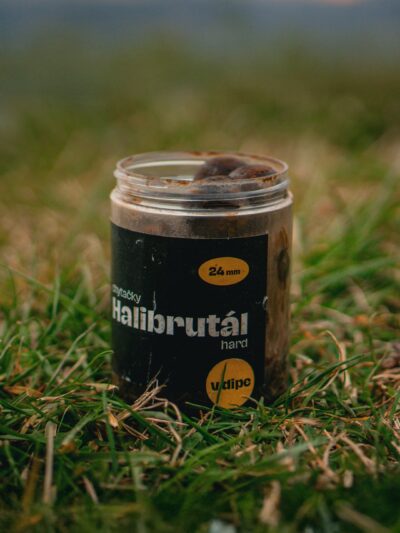 Halibrutál hard boilies chytačky dipované
